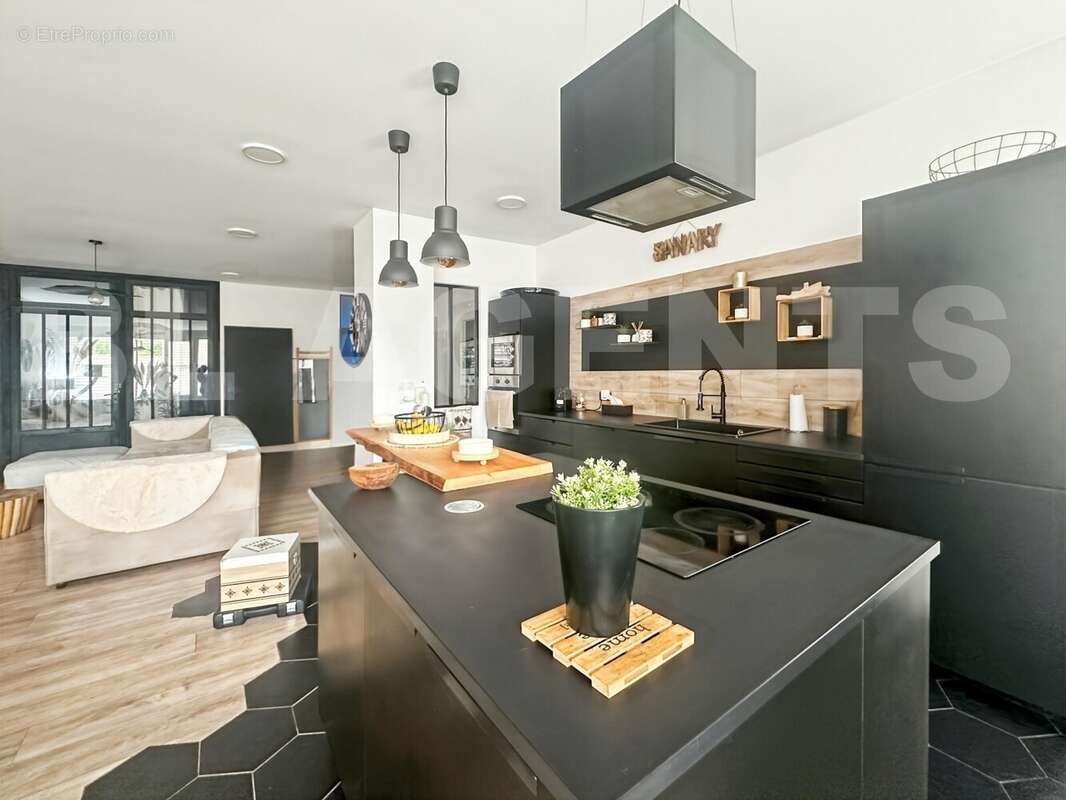 Photo 13 - Commerce à REIMS