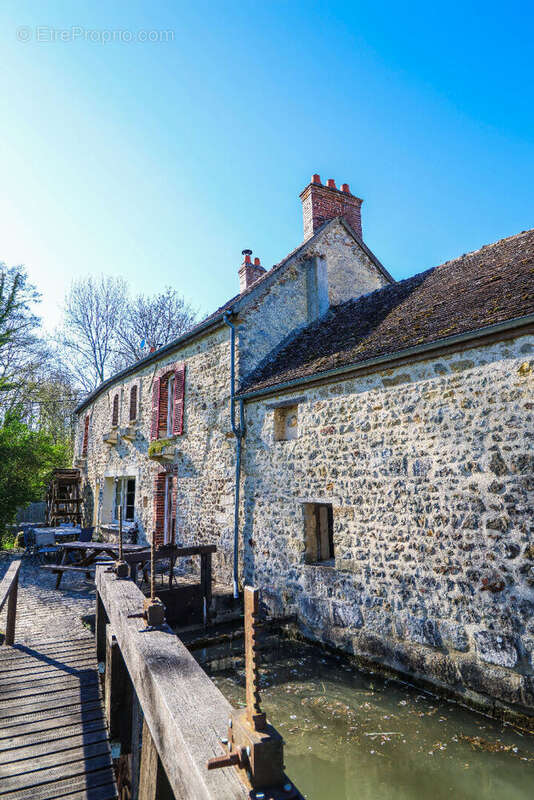 Maison à DORMELLES