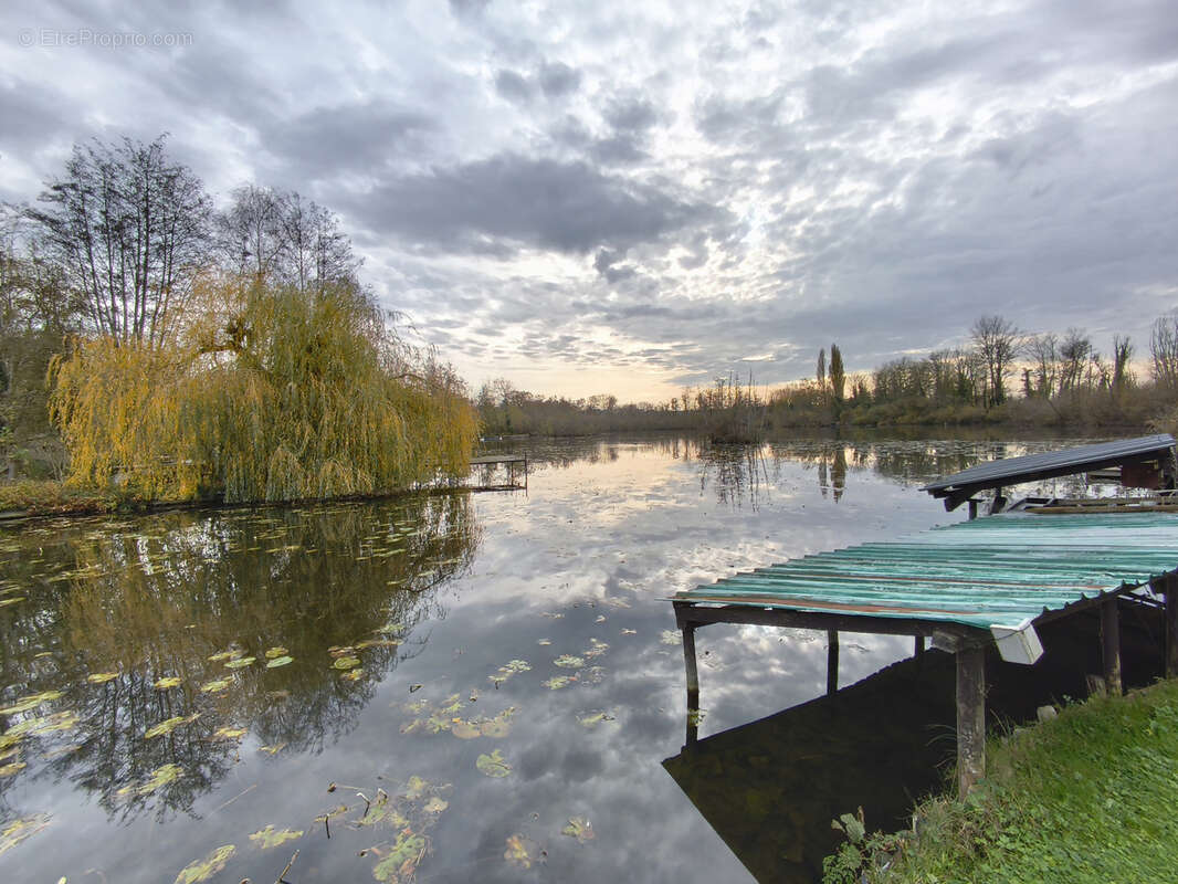 Maison à LA NEUVILLE-LES-BRAY