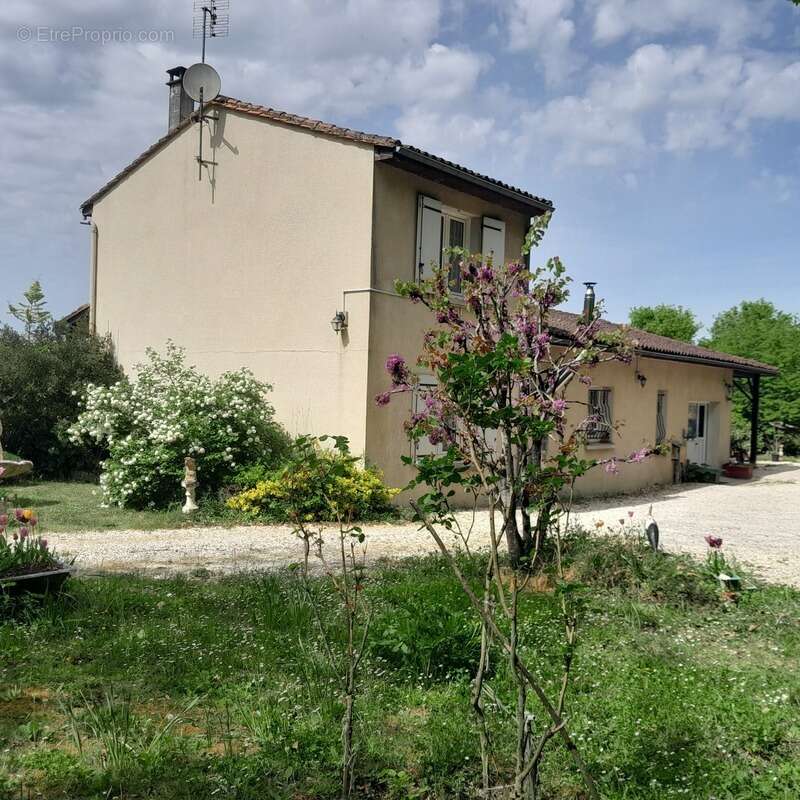 Maison à AIGRE