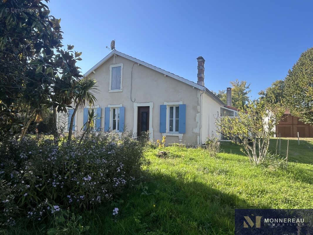 Maison à LES MATHES