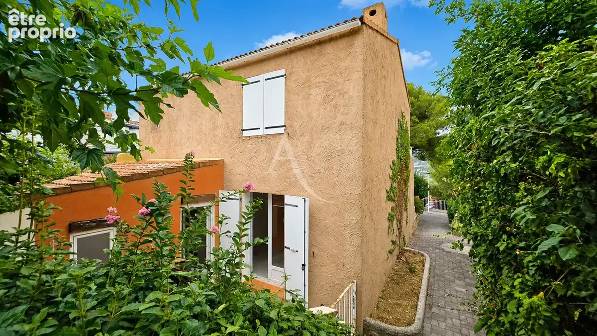 Villa Carqueiranne non mitoyenne 109 m² T5 au calme, rénovée - photo 1