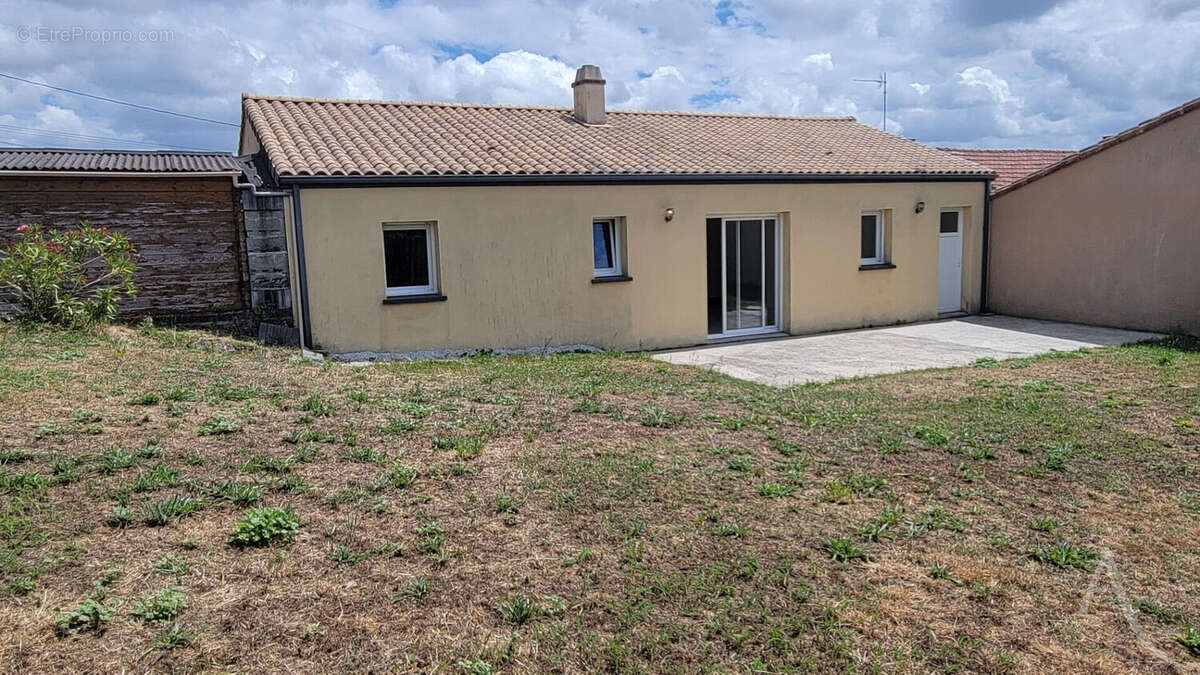 Maison à vendre Saint Etienne Du Bois - photo 10