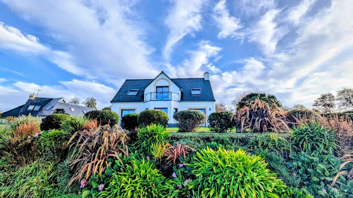 Maison à PLOMODIERN