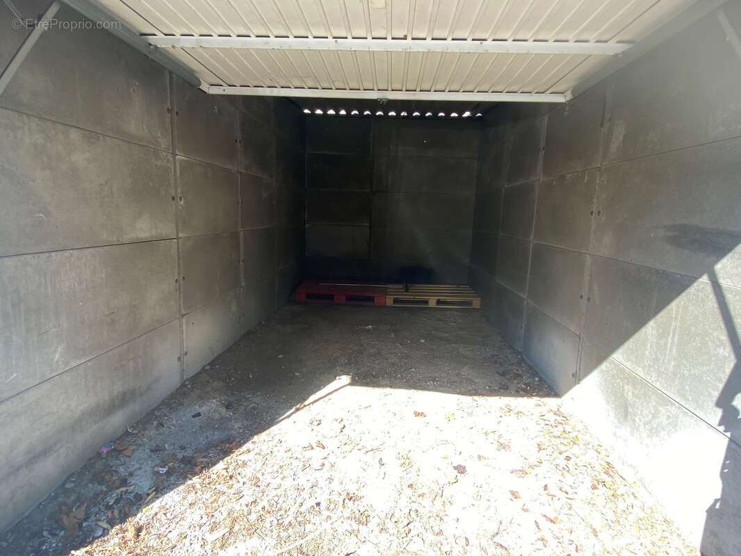 Parking à MARSEILLE-9E