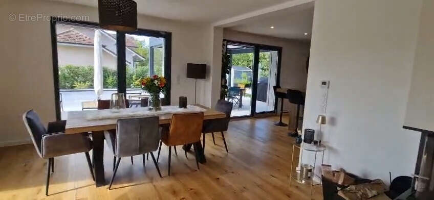 Maison à CHENS-SUR-LEMAN