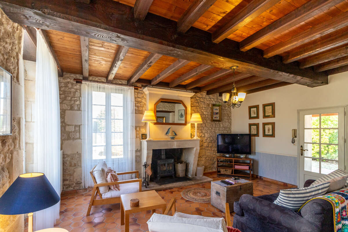 Maison à CORME-ROYAL