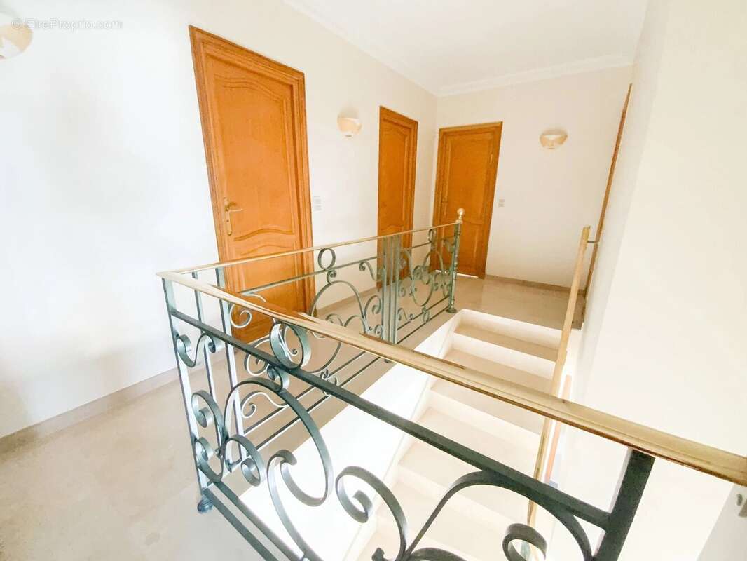 Maison secteur mairie - proche ecoles et commerces - photo 6