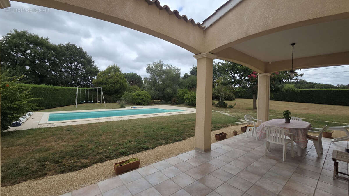 A vendre Maison Montauban , 5 chambres, piscine , jardin et double garage - photo 8