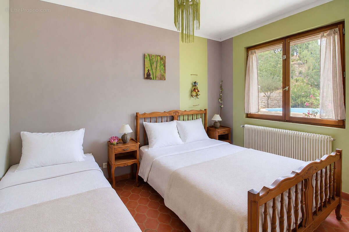 A VENDRE FLAYOSC Maison de plain-pied 100 m² Piscine Garage sur 2644 m² de terrain - photo 9