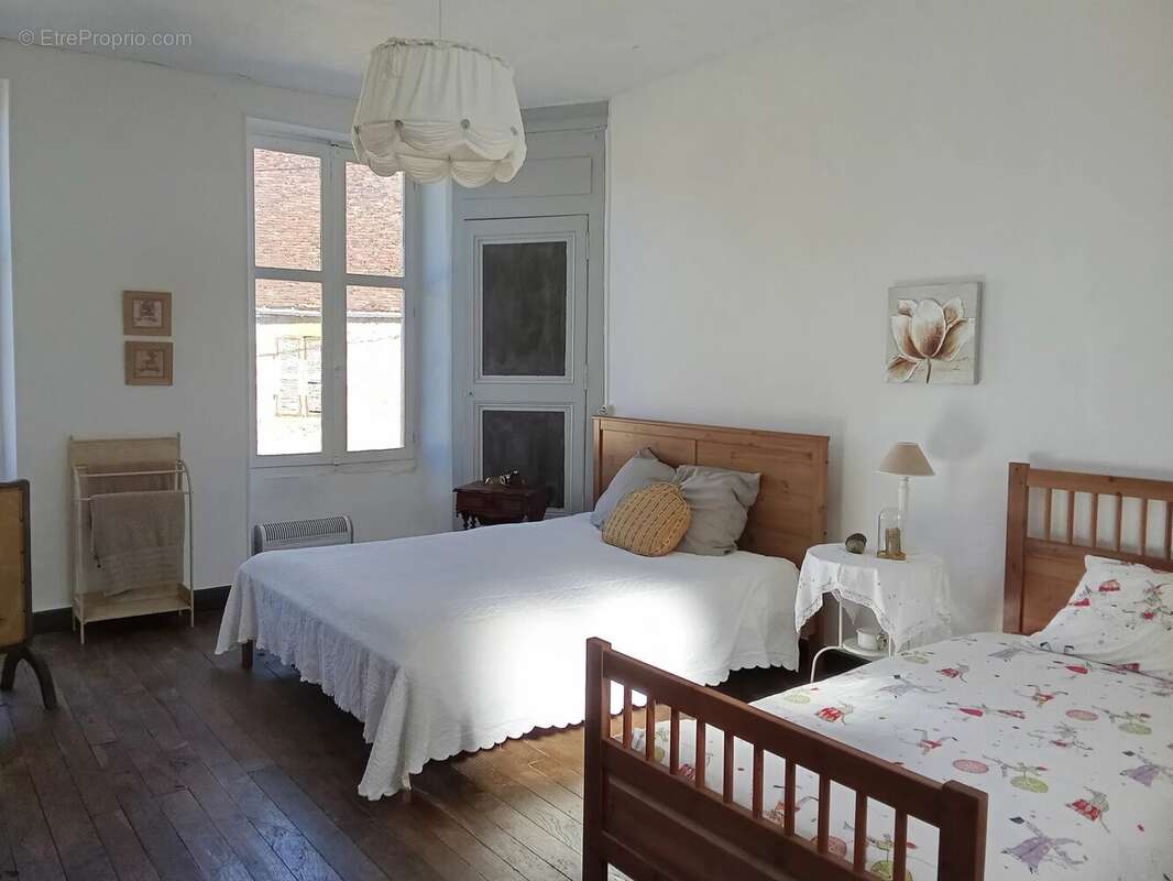 Maison à LUSSAC-LES-EGLISES