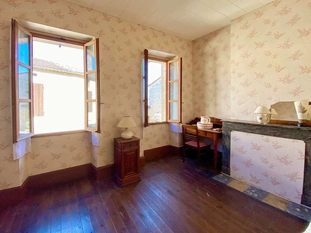 Grande maison avec extérieur au coeur d'un joli village - photo 12