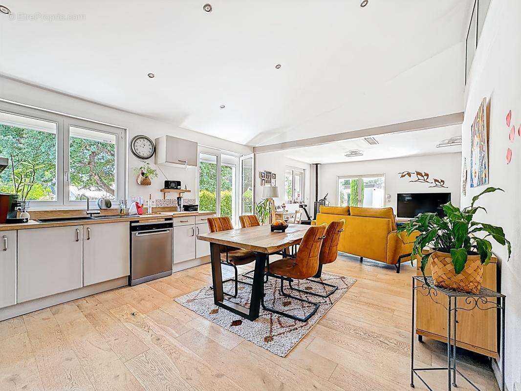 Maison à ROQUEBRUNE-SUR-ARGENS