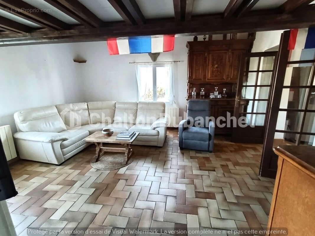 Maison à SAINTE-COLOMBE-SUR-GAND