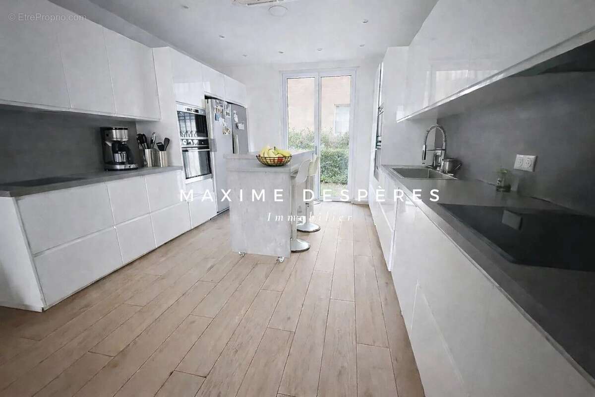 Appartement à NEUILLY-SUR-SEINE