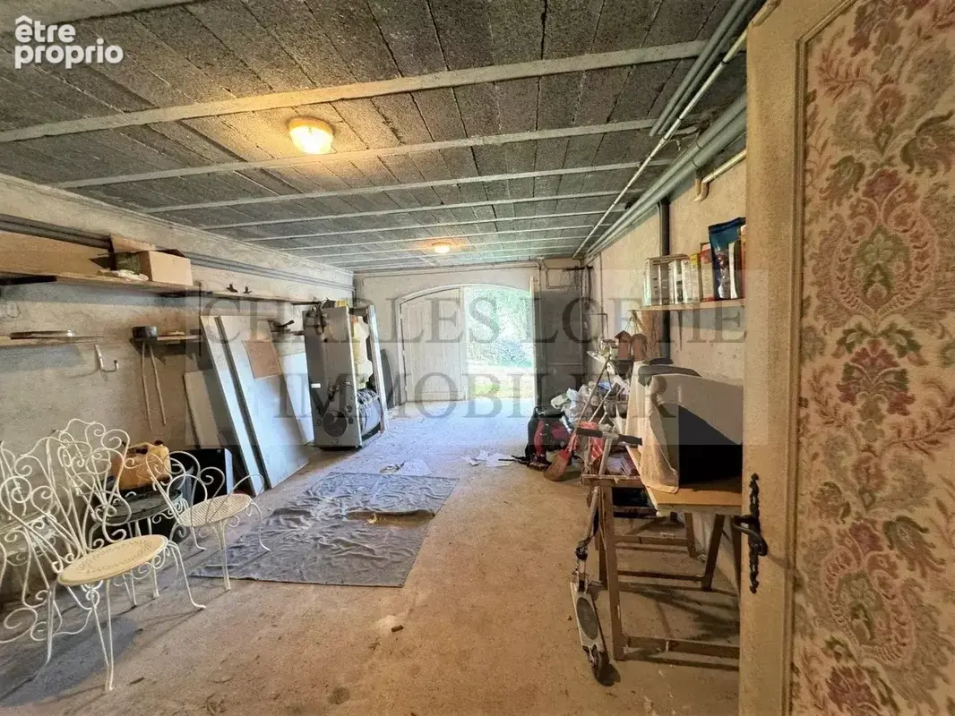 Belle demeure à remettre au goût du jour, nichée dans son parc de plus de 7200 m², avec piscine. - photo 20