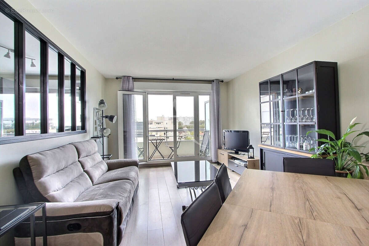 Appartement à VILLENEUVE-LA-GARENNE