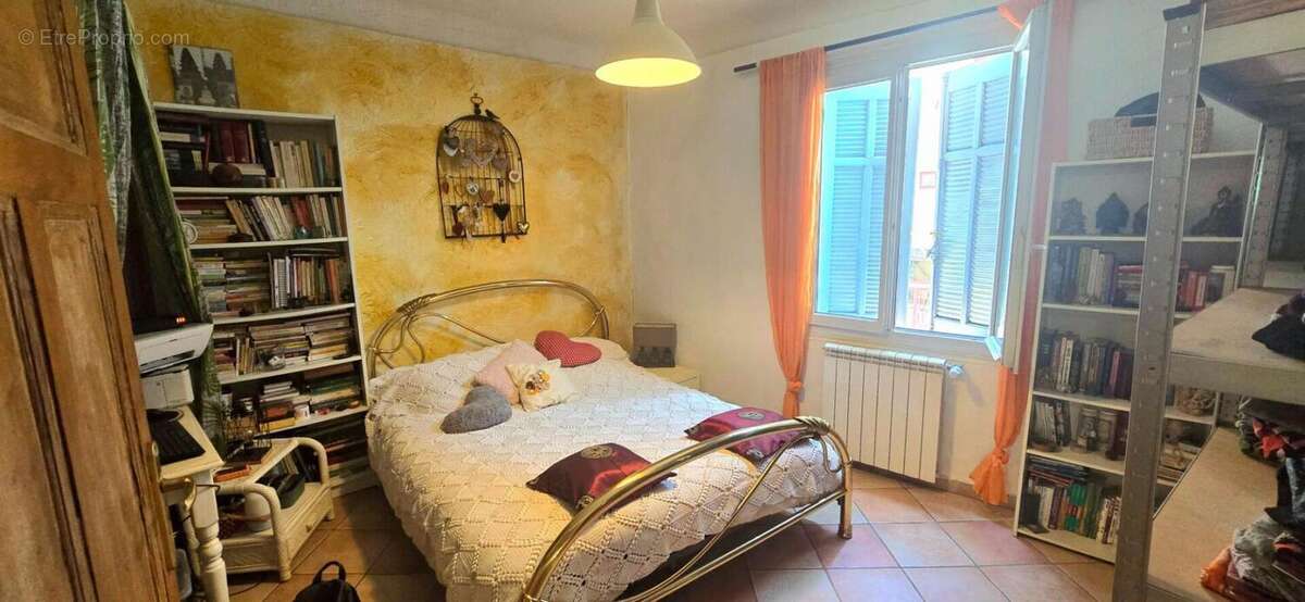 Draguignan centre , t3 lumineux avec véranda , idéal habitation ou investissement - photo 8