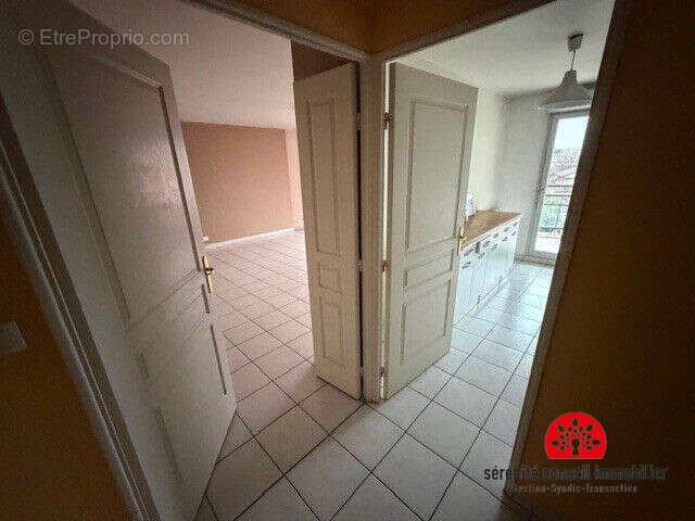 Dégagement - Appartement à LYON-8E