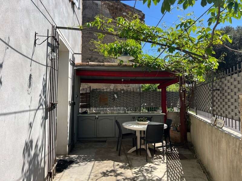 Maison à SAINT-JULIEN-LES-ROSIERS