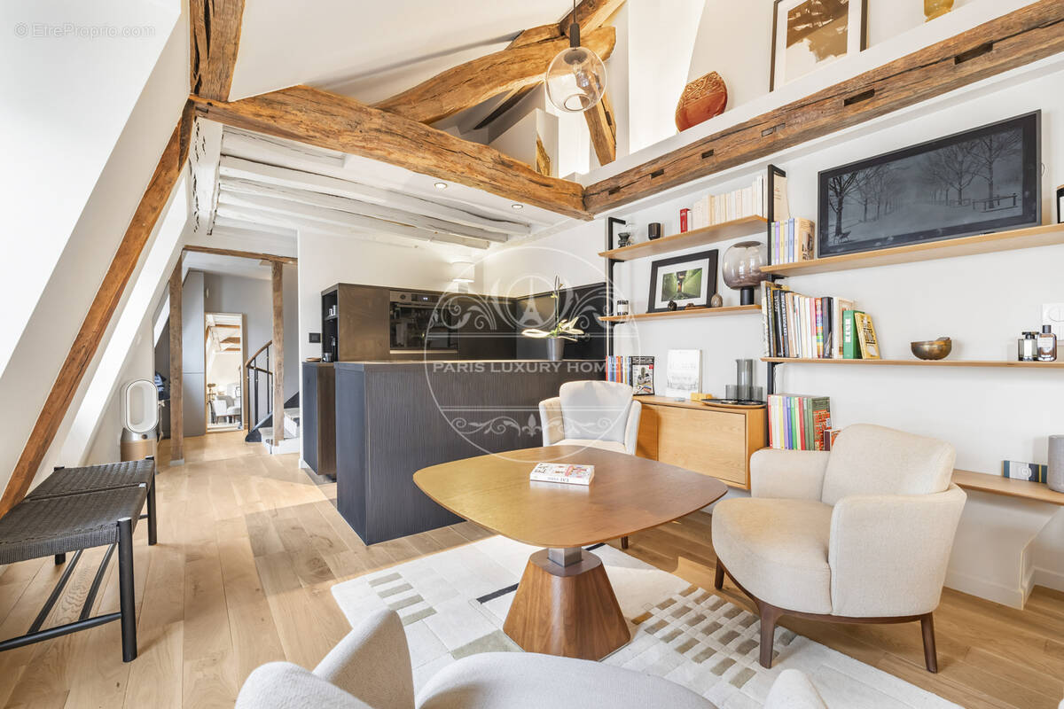 Appartement à PARIS-1E