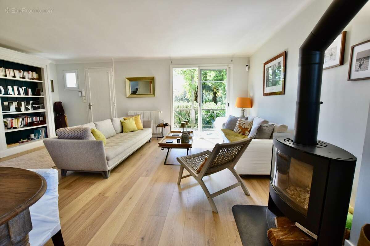 Ensemble immobilier dans quartier résidentiel ! - photo 3
