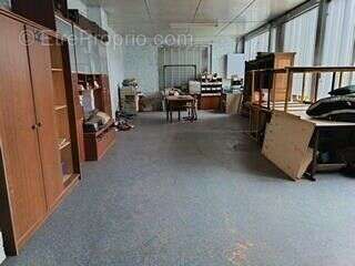 Commerce à FEUQUIERES-EN-VIMEU