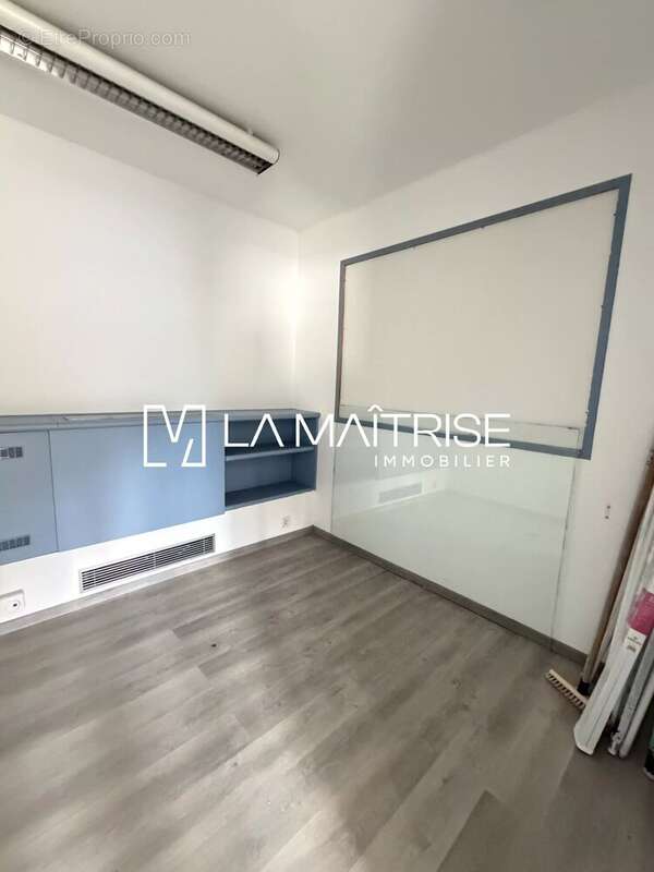 Commerce à MARSEILLE-9E