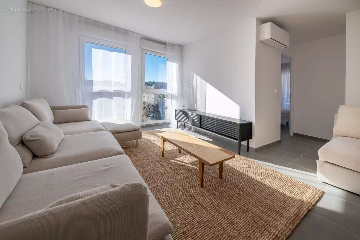Nice – Port  Appartement neuf 3 pièces à deux pas du port et de la mer - photo 2
