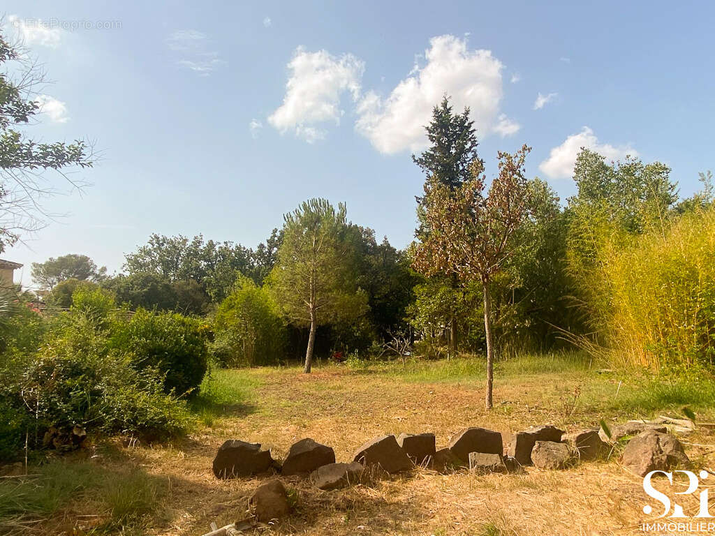LA CRAU - Secteur MARTIN MARAVAL- Terrain constructible et piscinable  - 460 000 € - photo 2