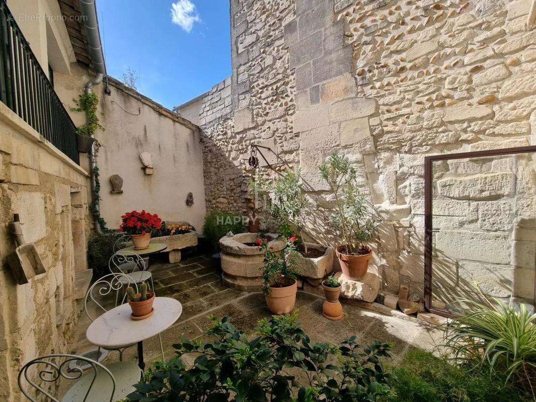 Maison à EYRAGUES