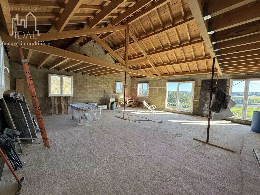 Maison à AUMONT-AUBRAC