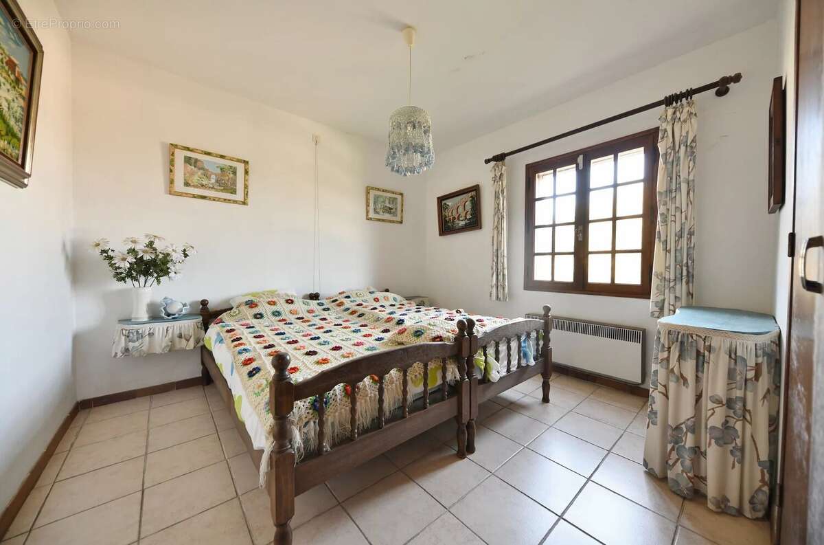Maison sur terrain 2300m², rafraichissement à prévoir - photo 6