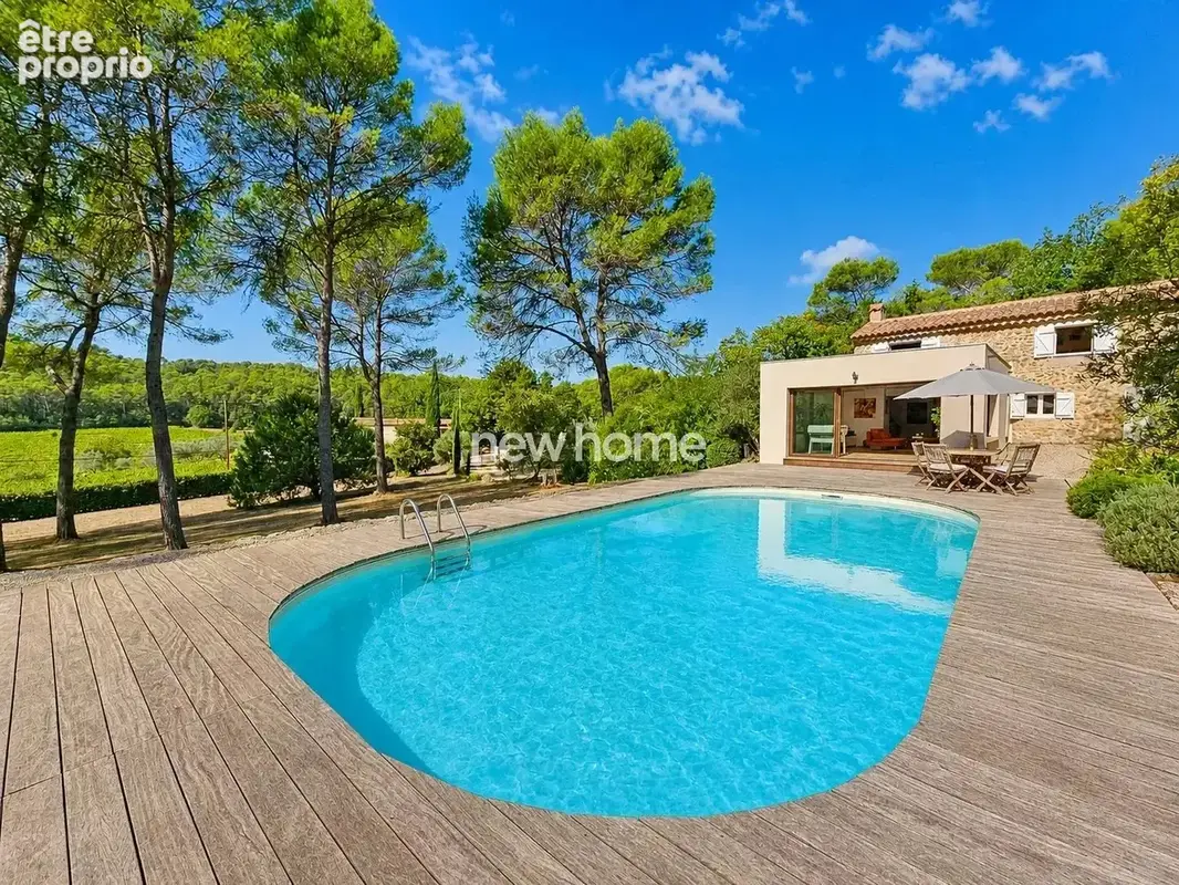 Lorgues – Propriété en pierre rénovée avec piscine et vue sur les vignes - photo 1