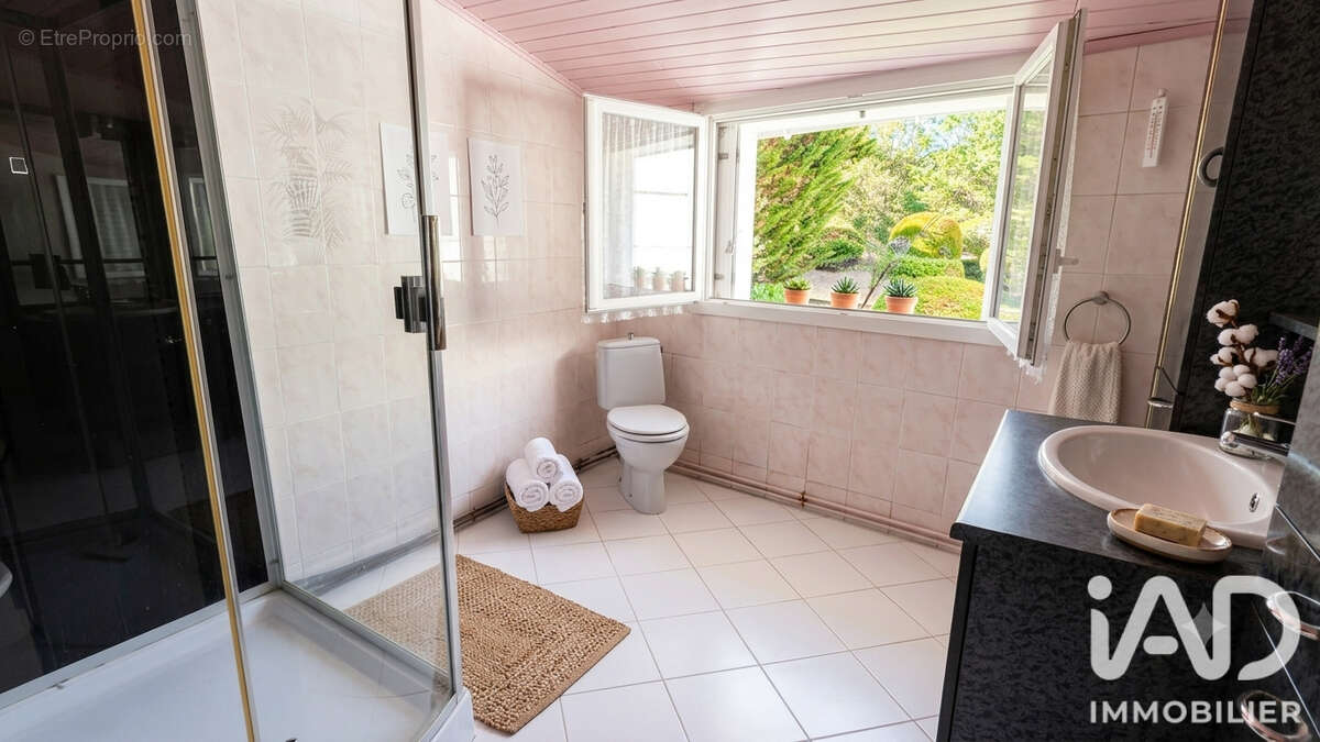 Maison 99 m² à Saint-Meme-Les-Carrieres  - photo 9