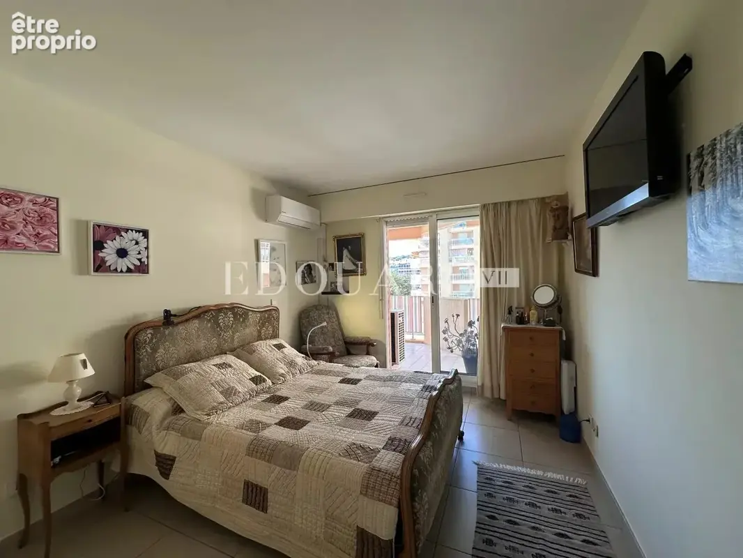 Dans immeuble de standing avec piscine, en exclusivité trois pièces avec vaste terrasse et garage - photo 17