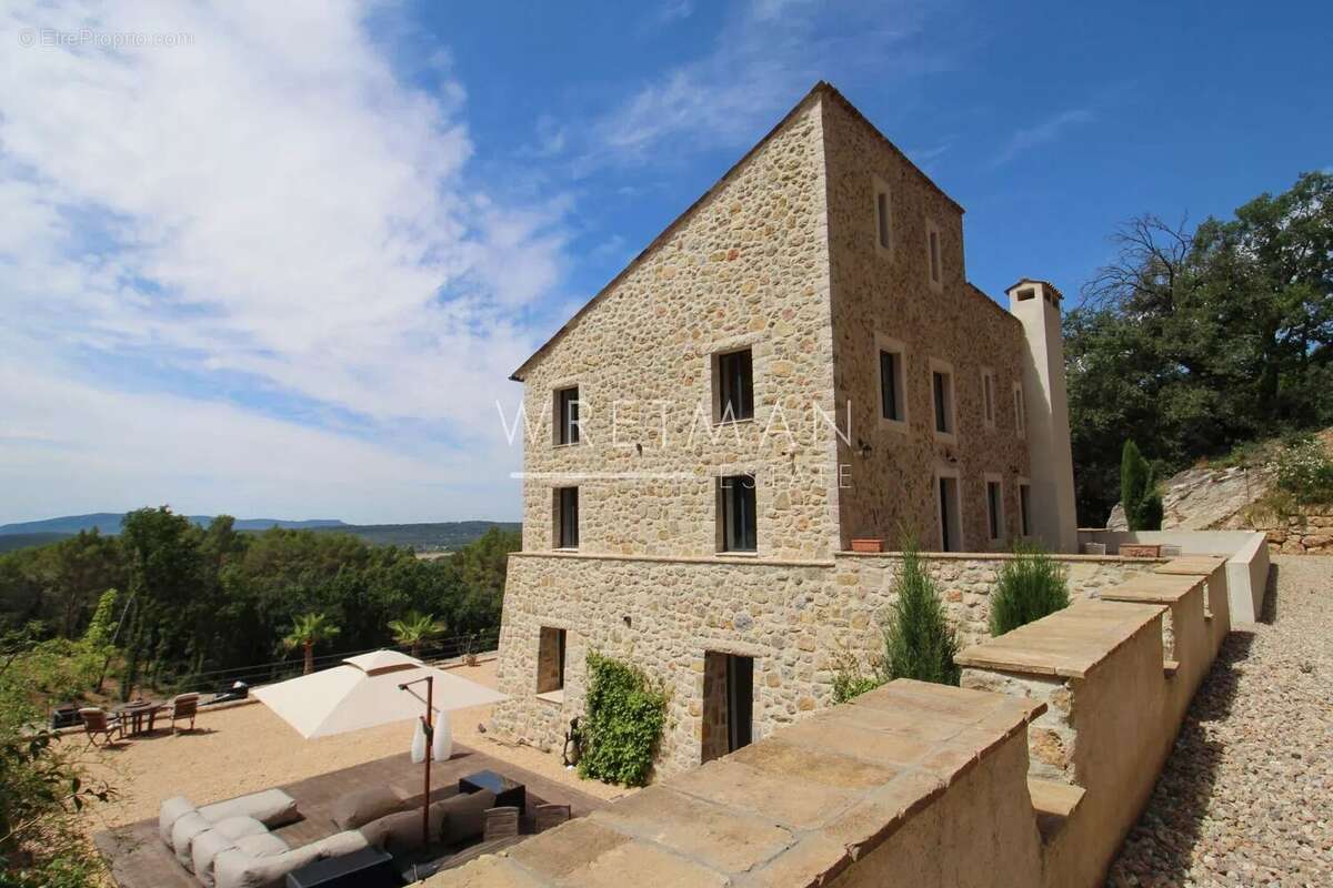 Maison à TOURRETTES