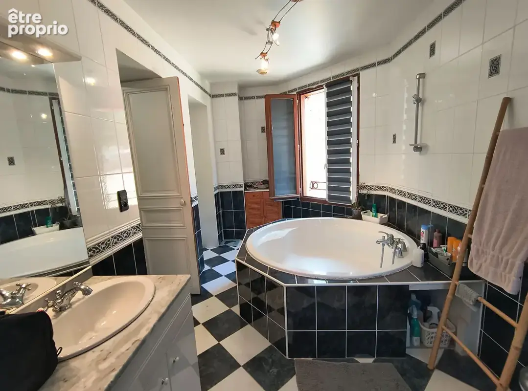 Haute-Vienne - Superbe maison en pierre de 6 chambres avec un jardin de 7700 m², une grange et une vue imprenable - photo 9