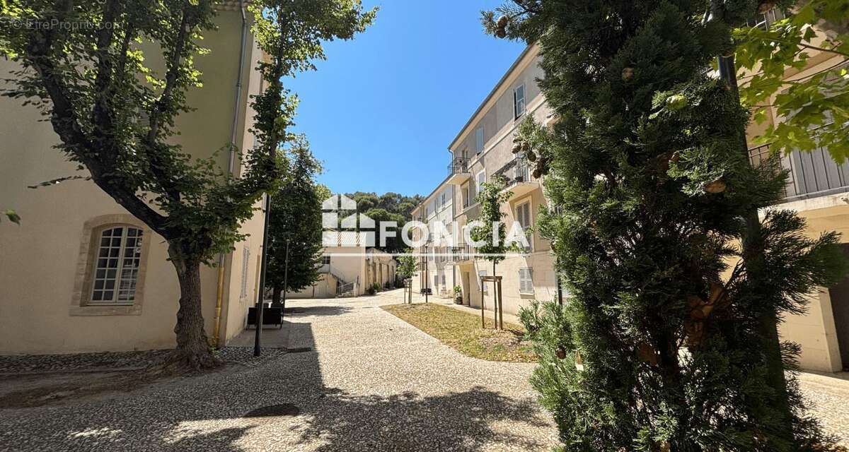 Appartement à VILLENEUVE-LES-AVIGNON