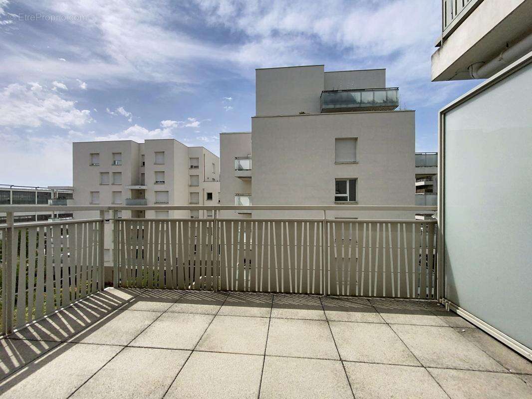 Appartement - 1 Chambre - box fermé en sous sol - Proche toutes commodités - photo 7