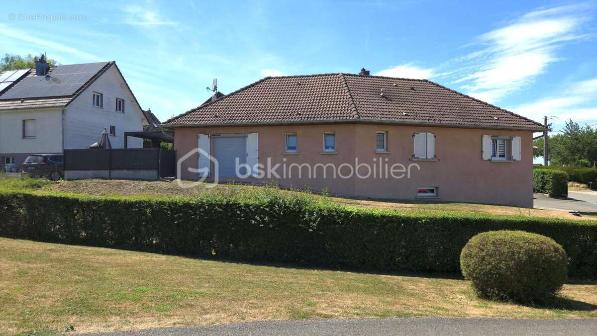  Un cadre de vie idéal : maison de plain-pied avec vaste séjour et  grande terrasse sous pergola à Levoncourt - photo 3