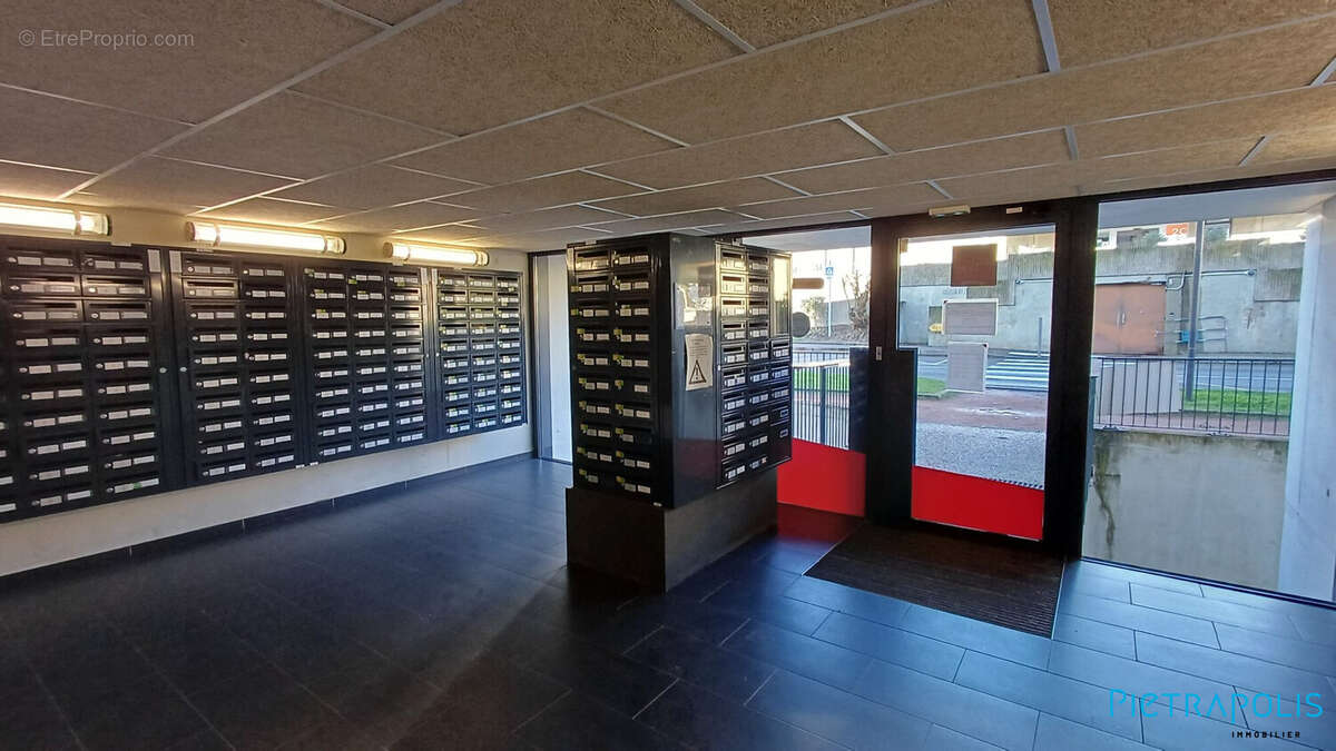 Appartement à PIERRE-BENITE