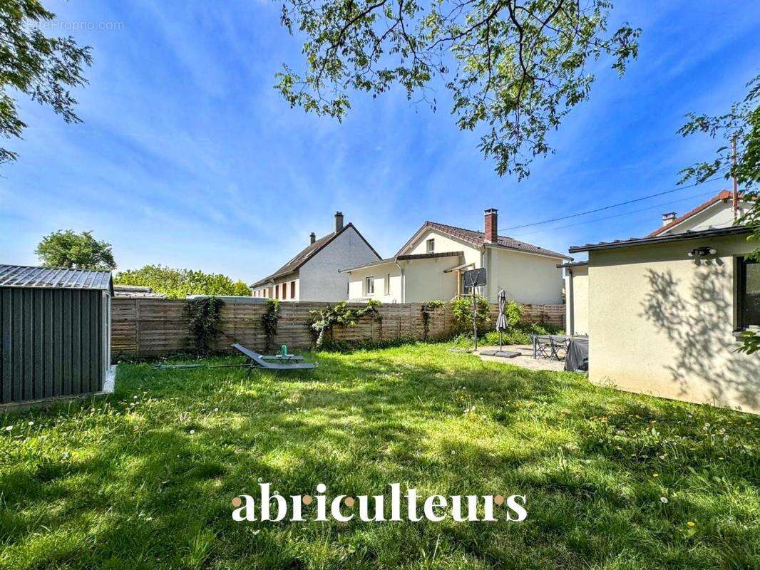 Maison familiale indépendante de 116 m² – 5 pièces – en vente à Plessis-Bouchard (95130) - photo 23