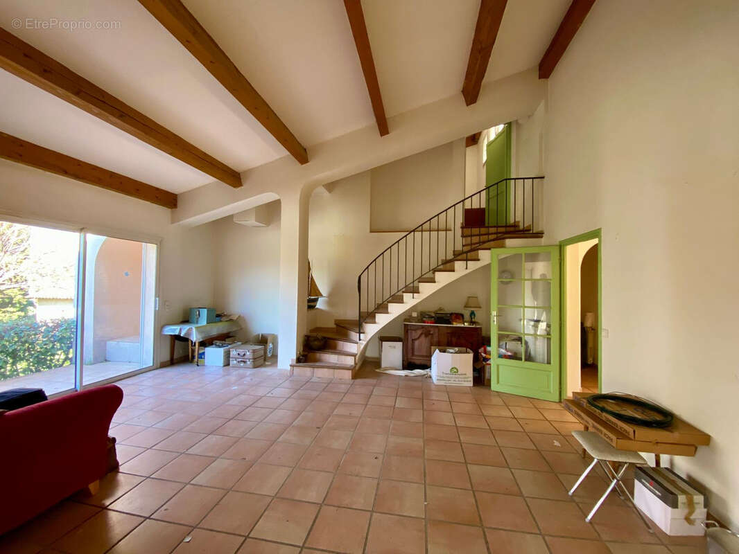 Maison à SAINT-CLEMENT-DE-RIVIERE