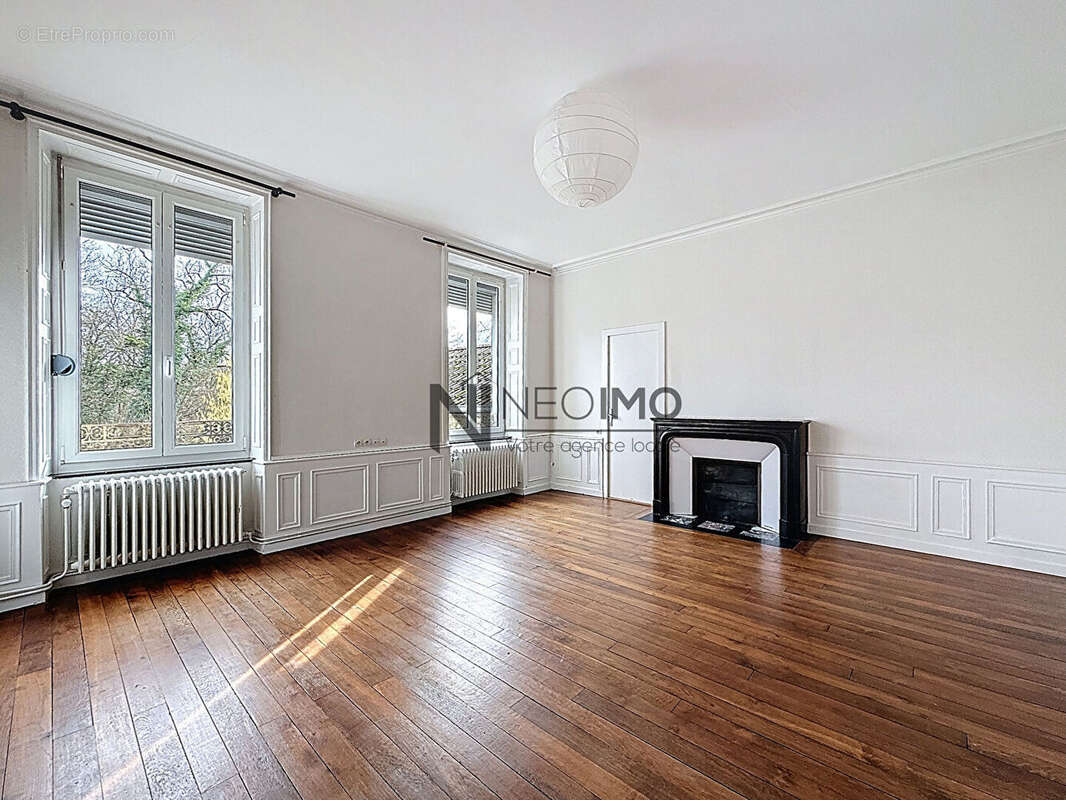 Appartement à NEUFCHATEAU