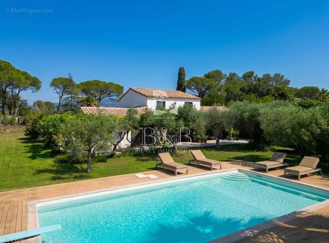 Maison à ROQUEBRUNE-SUR-ARGENS