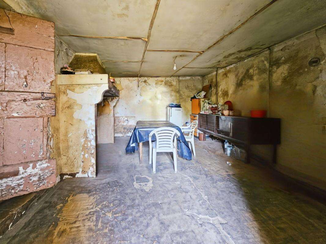 À Vendre proche d'Uzès maison de village à rénover - photo 5