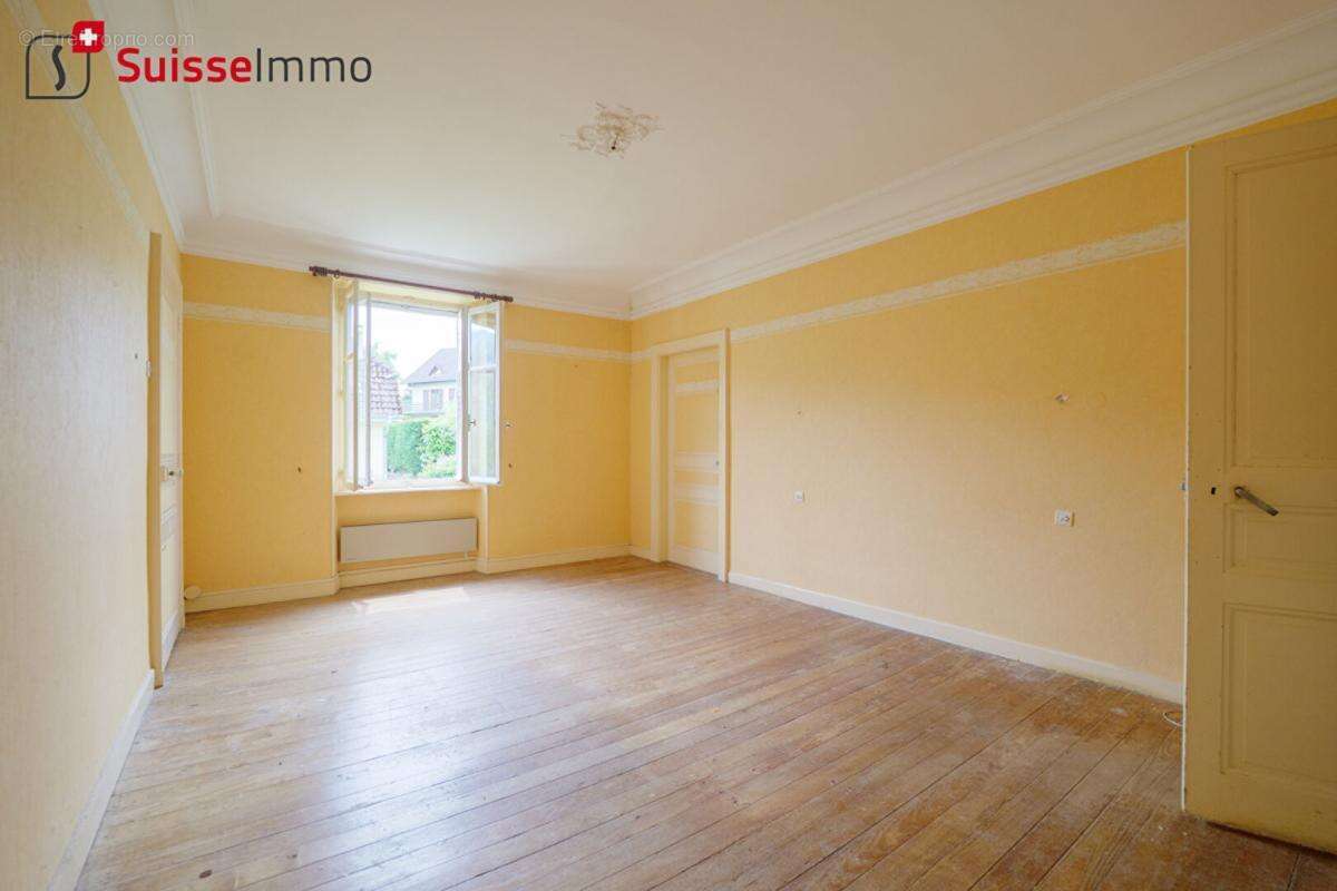 Maison à PONT-DE-ROIDE