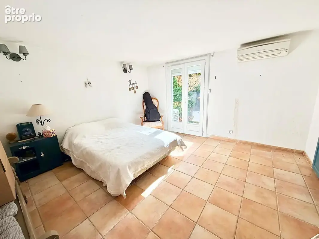 Maison Ouveillan T5 de  175 m2 avec piscine - photo 11