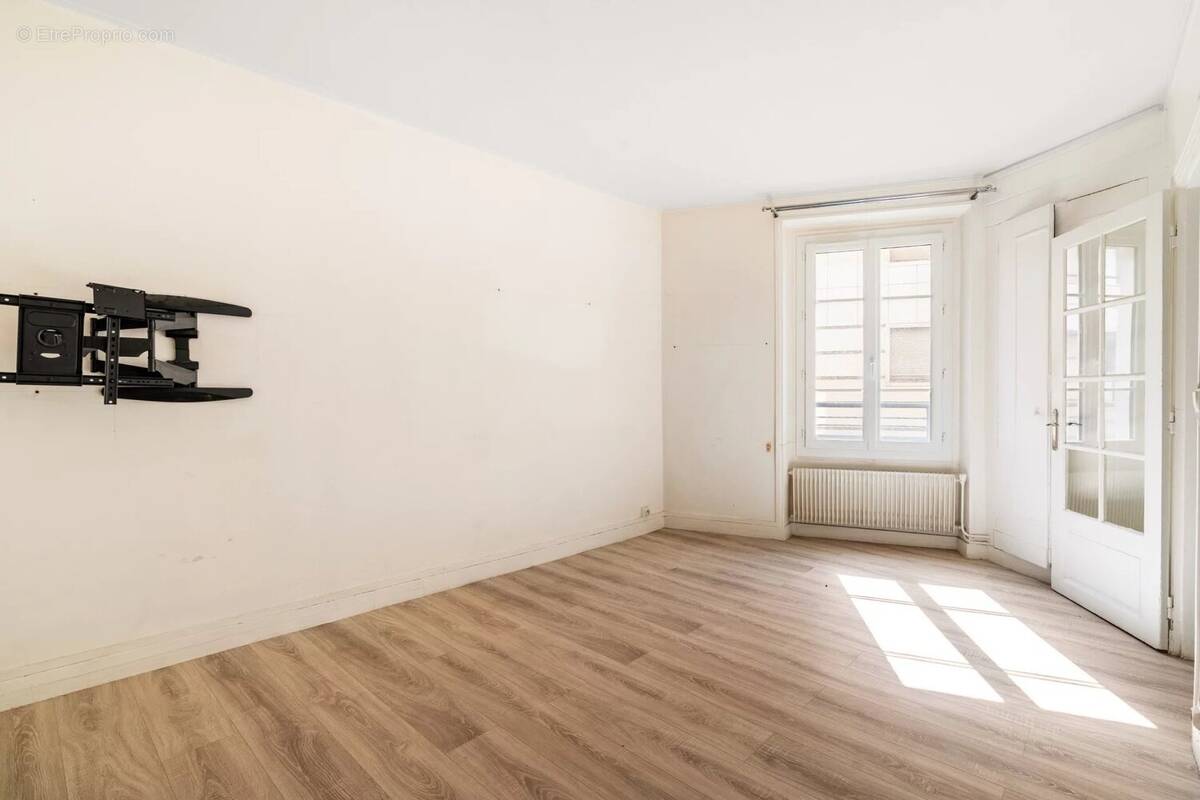 Appartement à LEVALLOIS-PERRET